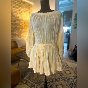 FREE PEOPLE pleated sleeve, elastic waist, crochet details with pockets. Size XS